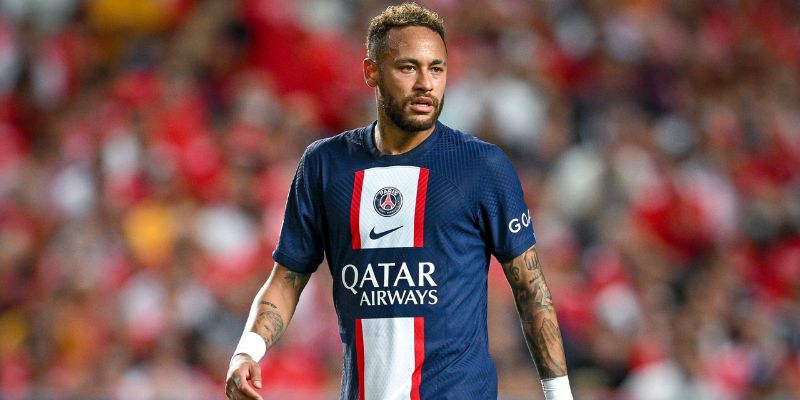 Cầu thủ Neymar có tên đầy đủ là Neymar da Silva Santos Júnior