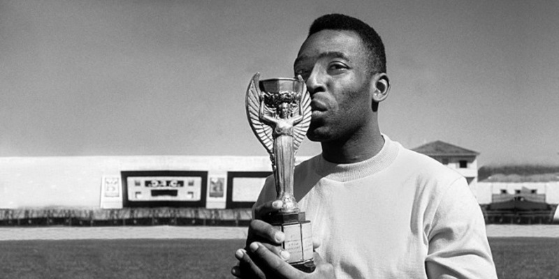 Pele giúp Brazil giữ vĩnh viễn Cúp Jules Rimet khi vô địch World Cup 70