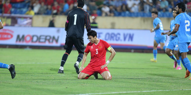 HLV Kim Sang Sik đang cố gắng hoàn thiện đội hình trước AFF Cup 2024